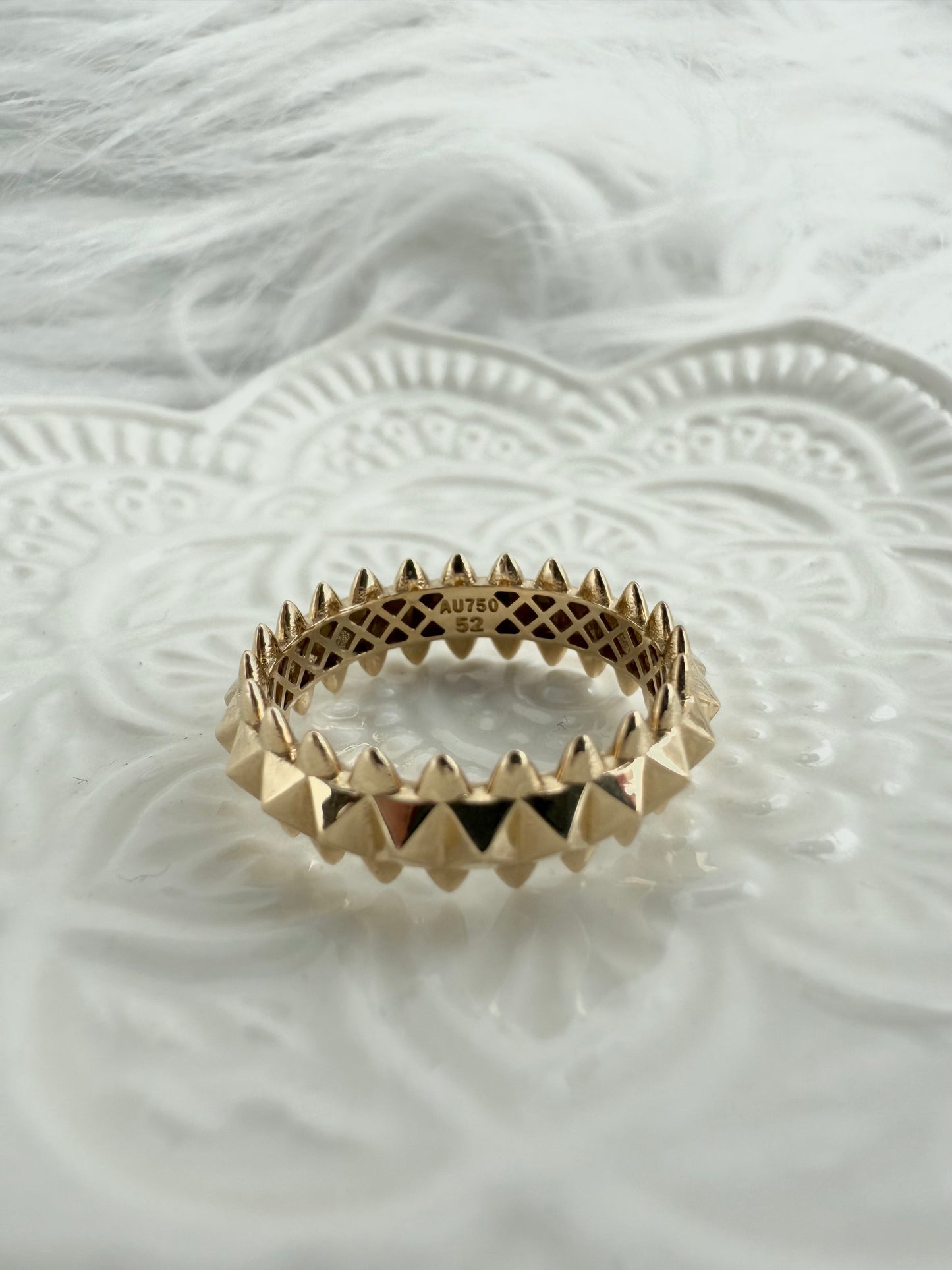 Modern Stud 18k Ring