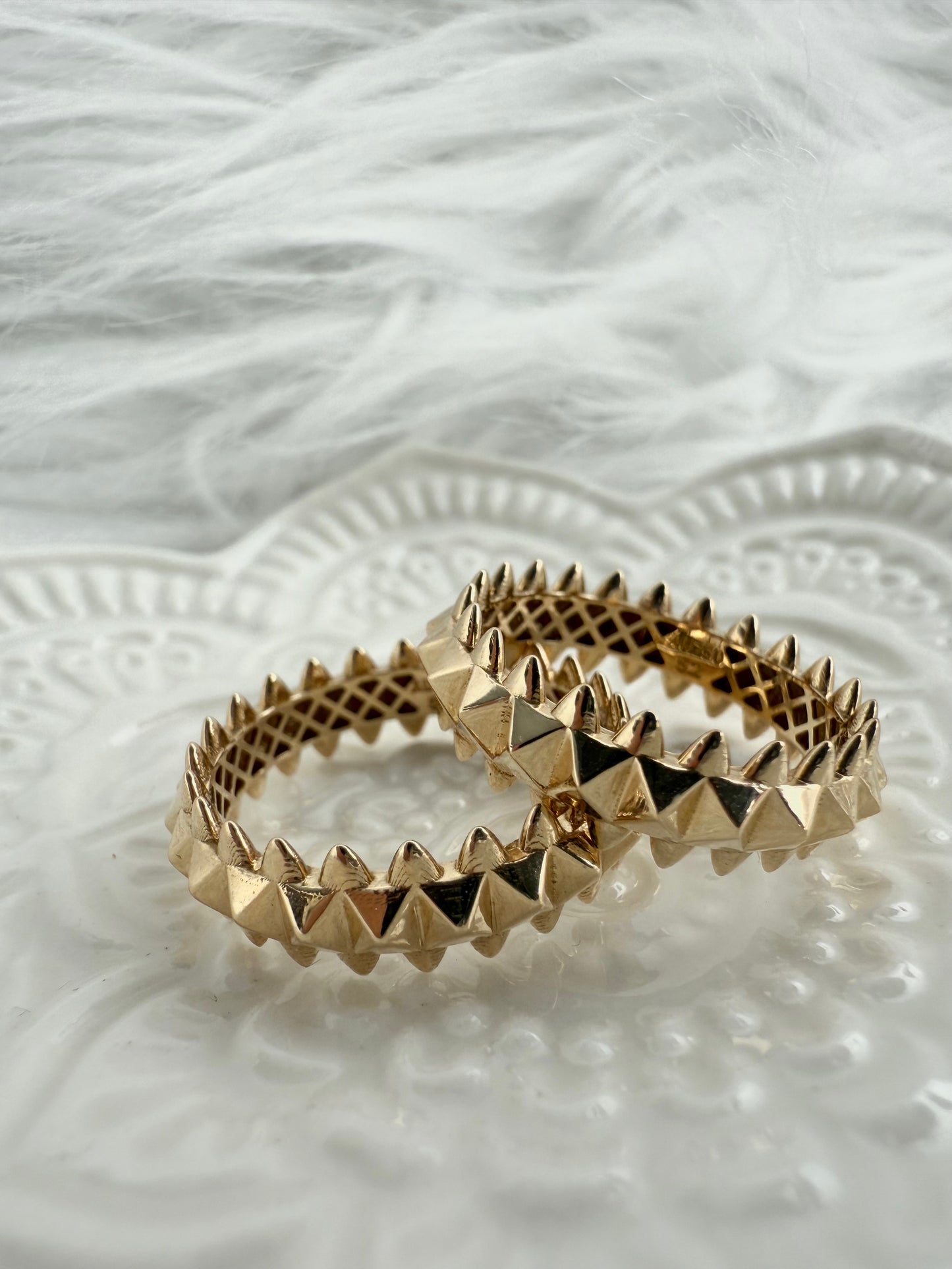 Modern Stud 18k Ring