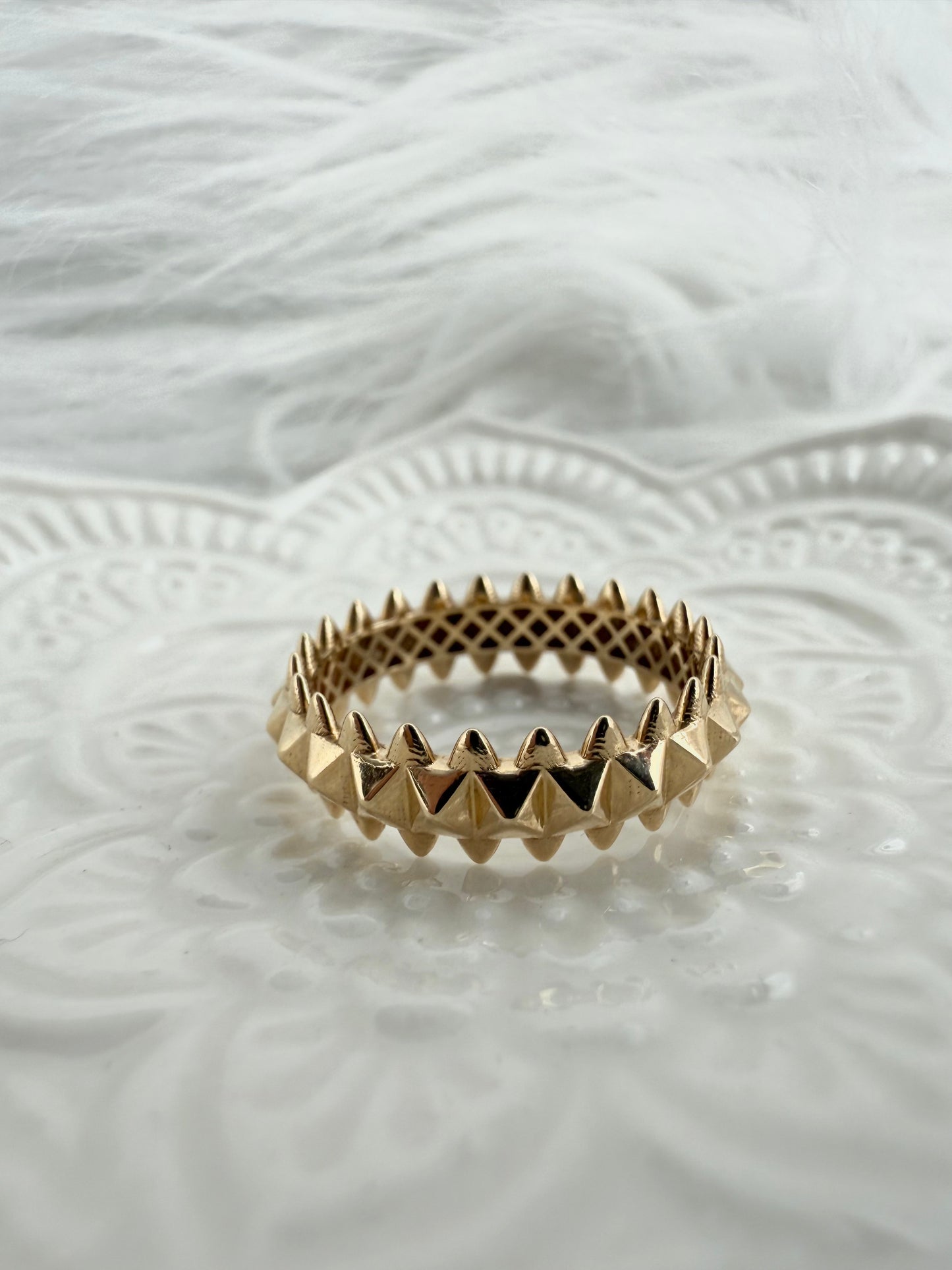 Modern Stud 18k Ring