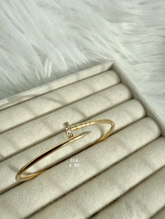 Nail Bangle in 18k Gold