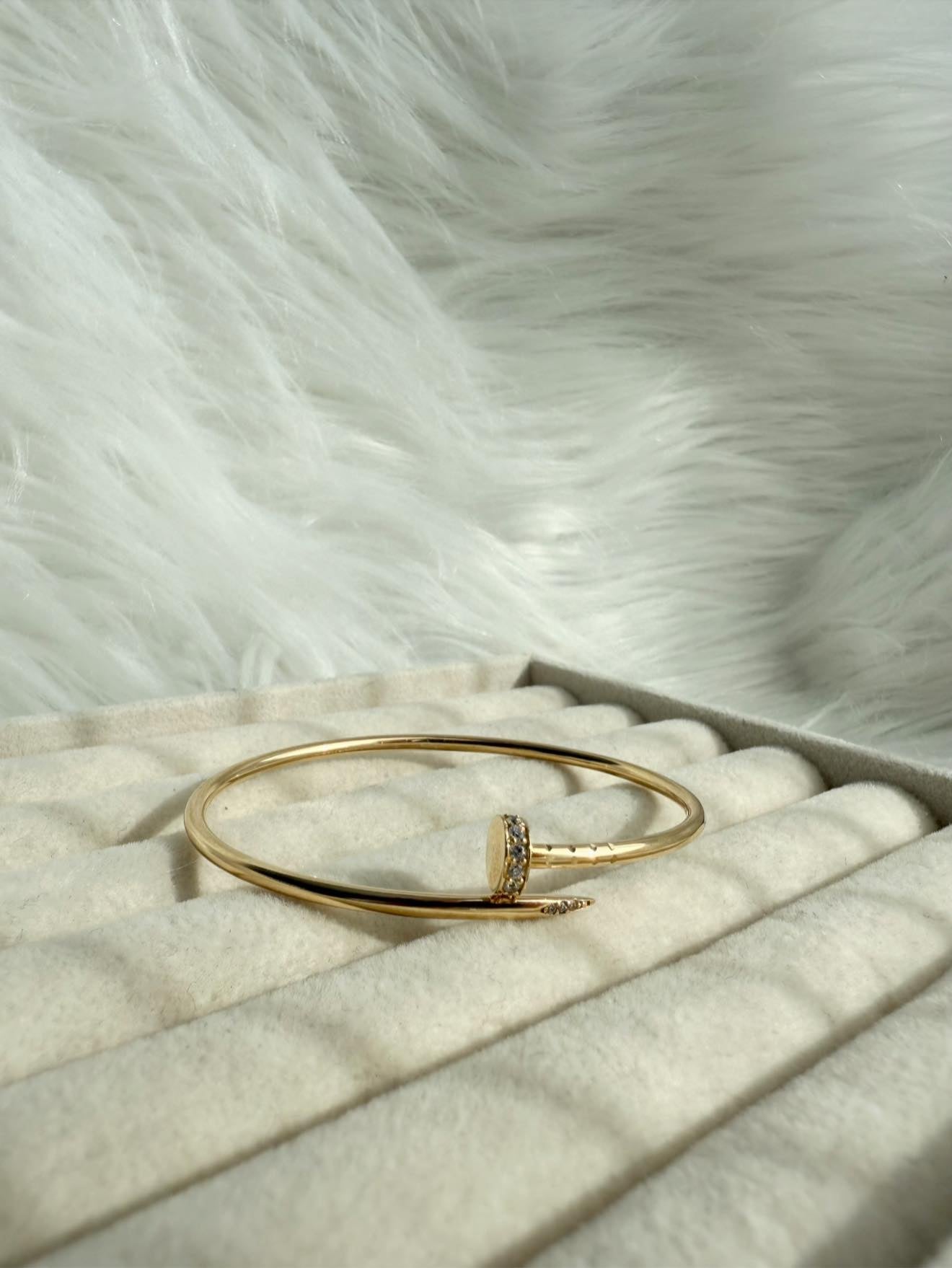 Nail Bangle in 18k Gold